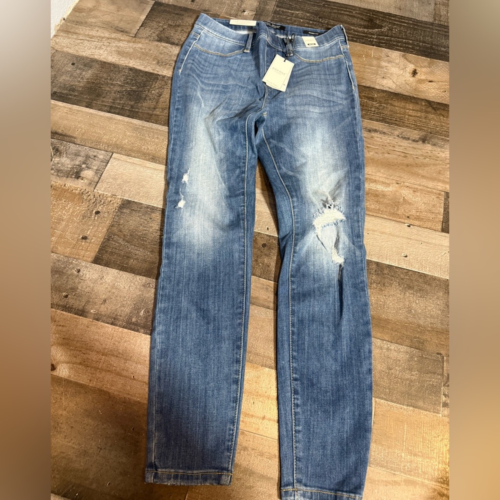 NWT Judy Blue Mid Rise Destroy Pull‎ On Skinny Jegging Jeans- 11/30